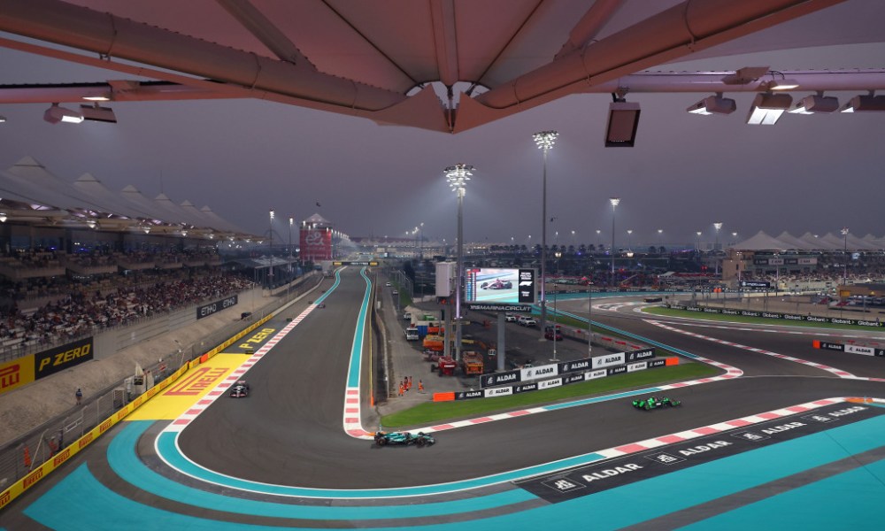 F1 cars racing on Bahrain circuit