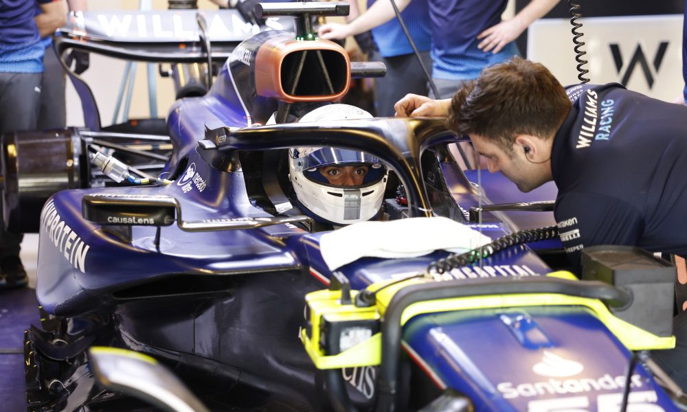 Williams F1 car pit inspection