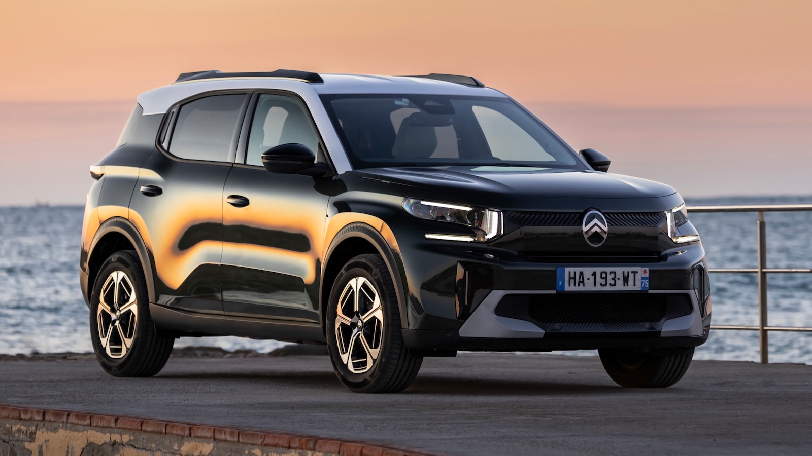 Black Citroen C3 Aircross by ocean