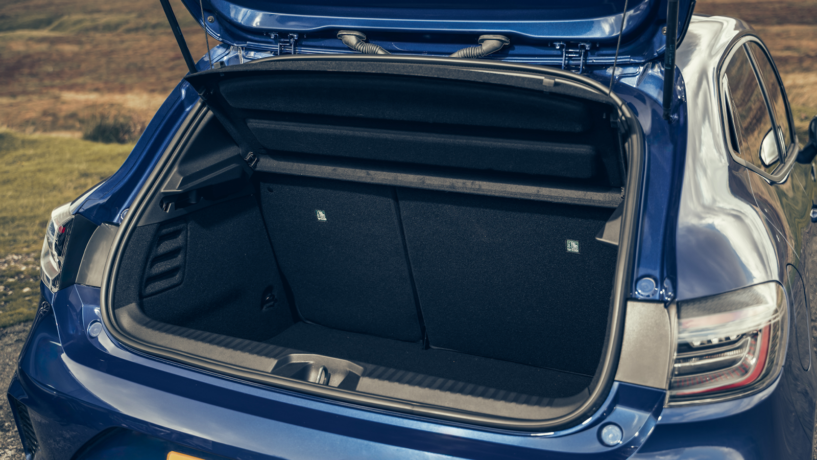 Open trunk of Renault Clio