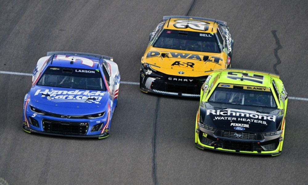 Three IndyCars racing at Phoenix