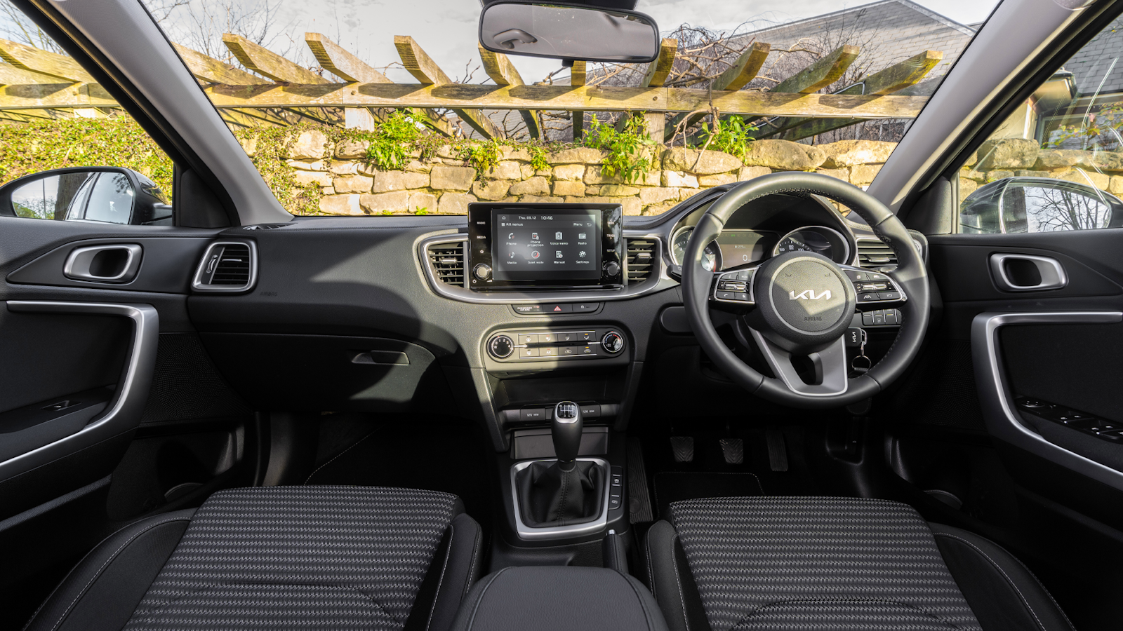 Kia Ceed dashboard and steering wheel