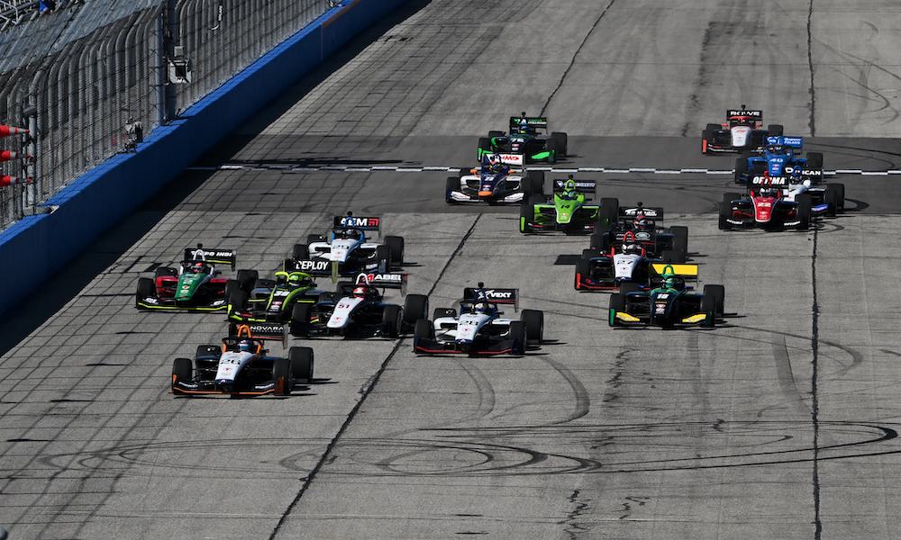 IndyCar race start at Milwaukee Mile